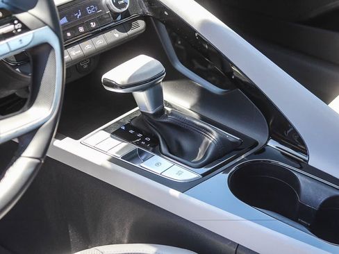 Certified 2023 Hyundai Elantra Limited FWD image 24