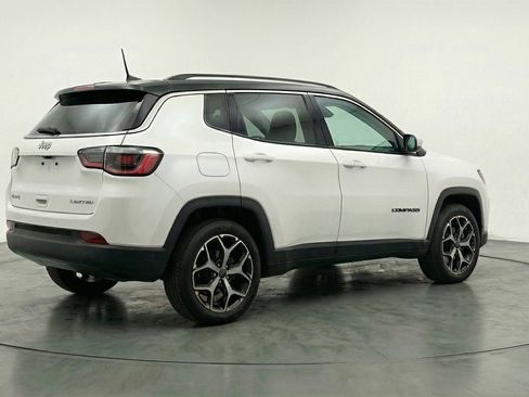 Used 2025 Jeep Compass Limited image 9