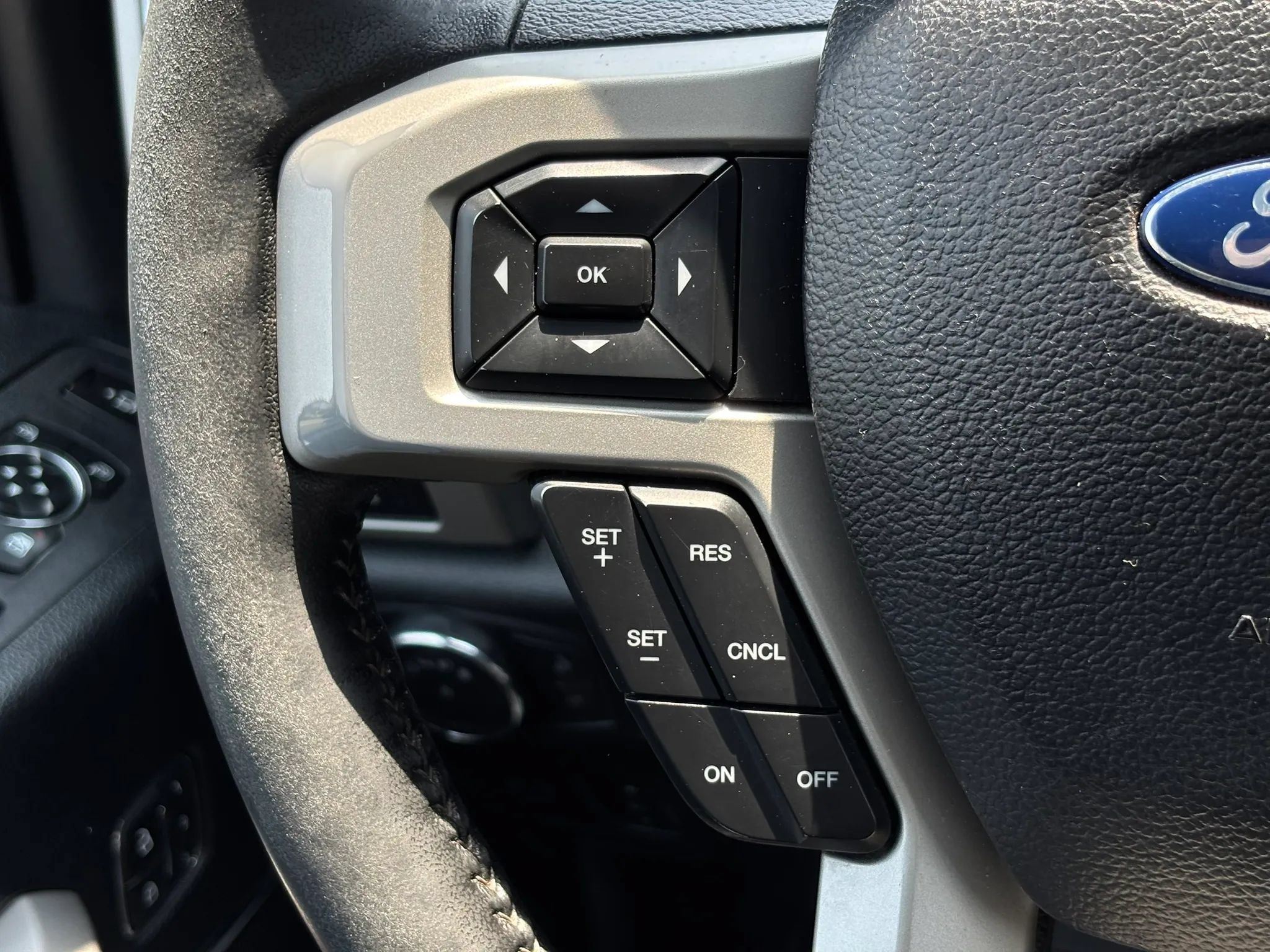 Used 2019 Ford F250 Lariat w/ Lariat Ultimate Package AWD/4WD image 29