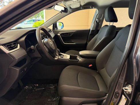 Used 2025 Toyota RAV4 LE image 32