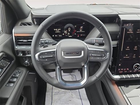 Used 2025 GMC Yukon XL Denali image 12