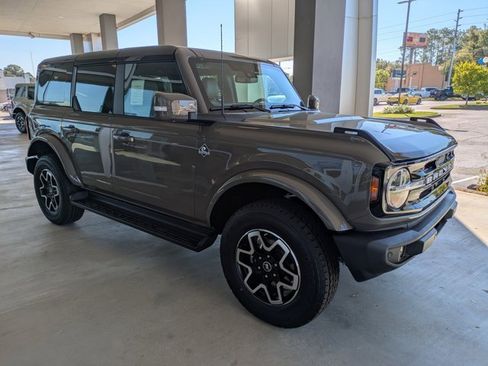 New 2025 Ford Bronco Outer Banks image 2