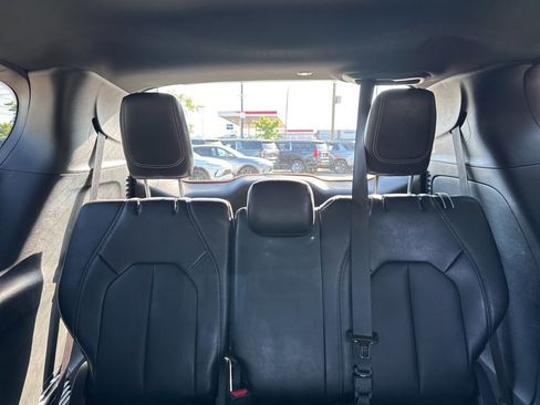 Used 2025 Chrysler Pacifica Select FWD image 27