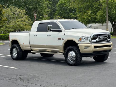 Used 2017 RAM 3500 Laramie Longhorn w/ Convenience Group AWD/4WD image 4