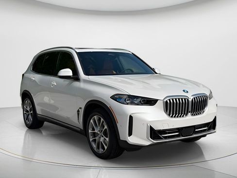 Certified 2024 BMW X5 xDrive50e w/ Premium Package AWD/4WD image 3