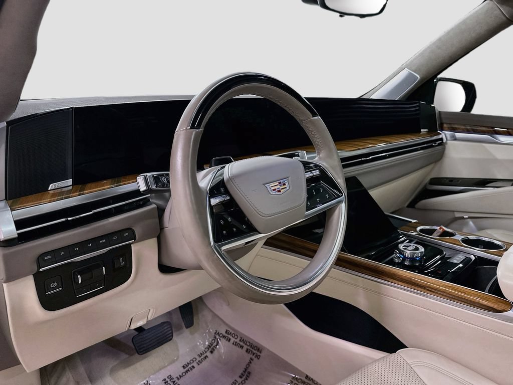 Used 2025 Cadillac Escalade ESV Sport Platinum AWD/4WD image 4