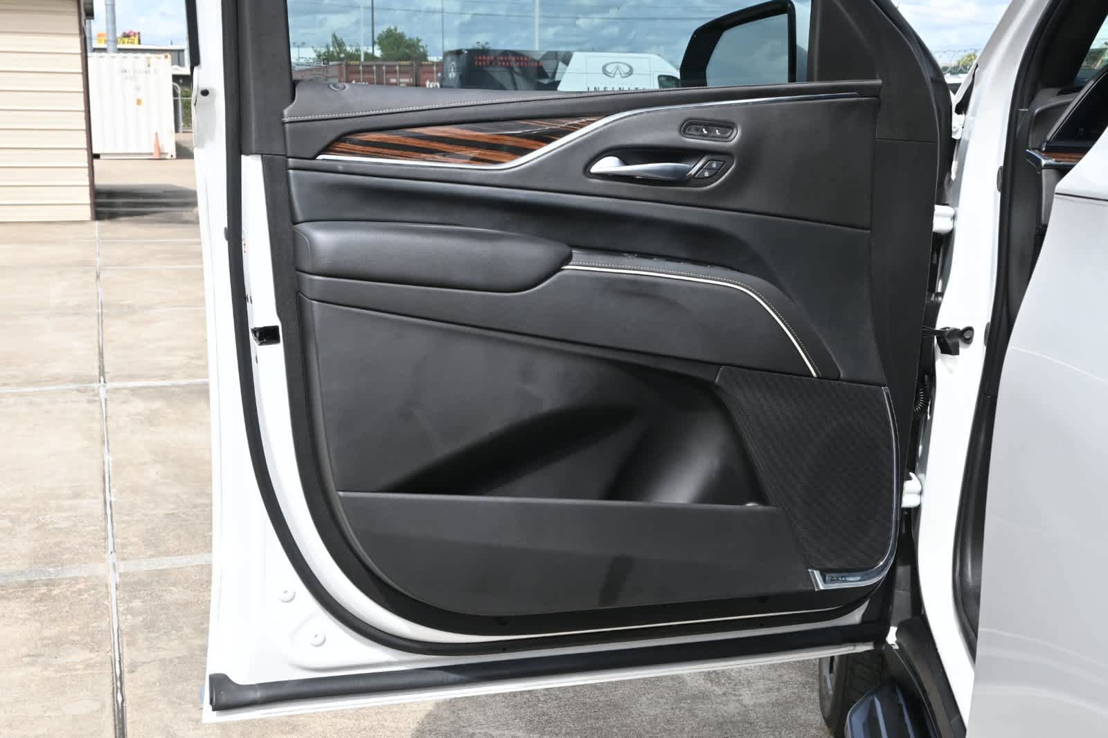 Used 2024 Cadillac Escalade Luxury RWD image 18