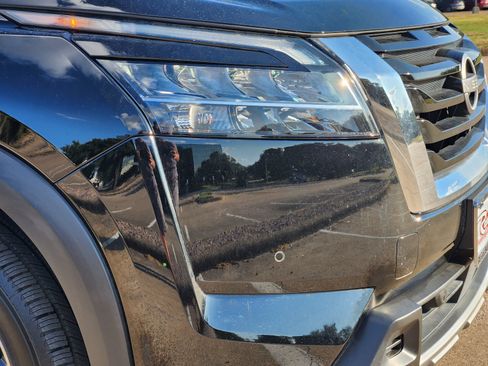 Used 2023 Nissan Pathfinder Platinum w/ Cargo Package FWD image 9