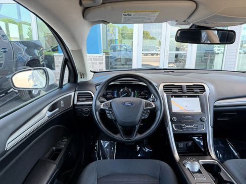 Used 2019 Ford Fusion SE image 24