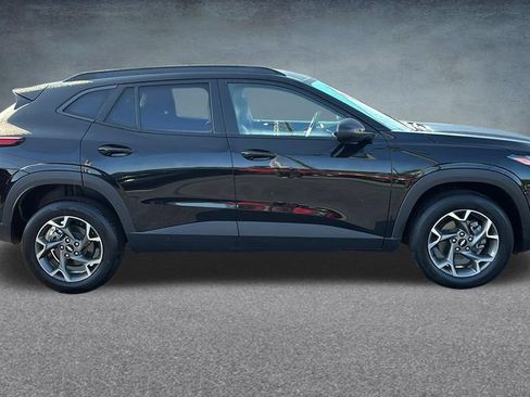Used 2025 Chevrolet Trax LT FWD image 28