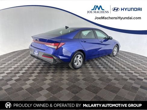 Used 2025 Hyundai Elantra SE image 9