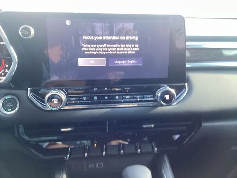 New 2025 GMC Canyon Elevation w/ Convenience Package image 18