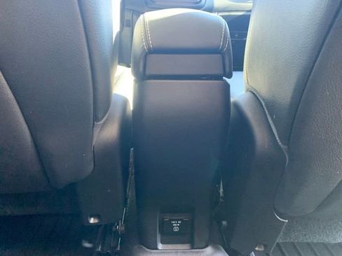 Used 2016 Jeep Renegade Limited image 27