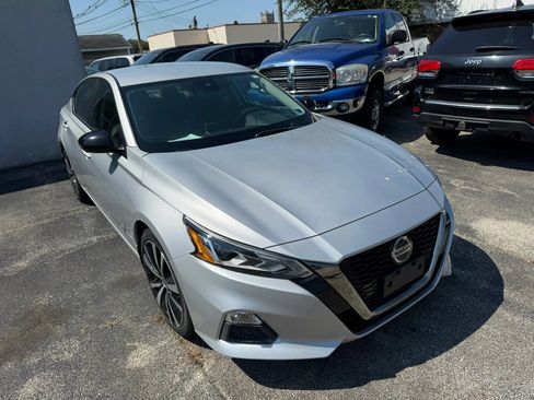 Used 2021 Nissan Altima 2.5 SR FWD image 3