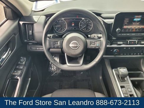 Used 2022 Nissan Pathfinder SV FWD image 15