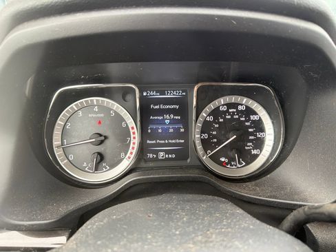 Used 2017 Nissan Titan SV RWD image 6