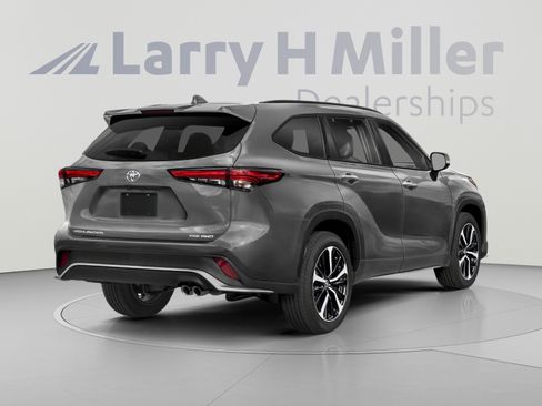 Used 2022 Toyota Highlander XSE w/ Protection Package #3 (TMS) AWD/4WD image 2