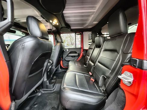 Used 2020 Jeep Wrangler Unlimited Sahara image 24