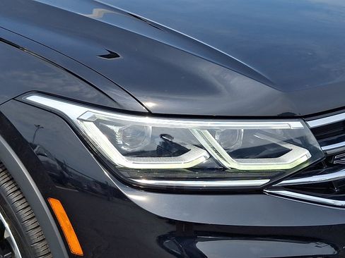 Certified 2024 Volkswagen Tiguan SEL R-Line AWD/4WD image 9