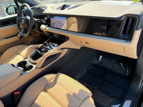 New 2026 Porsche Cayenne S AWD/4WD image 18