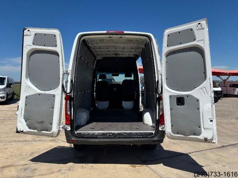 Used 2020 Mercedes-Benz Sprinter 2500 image 22