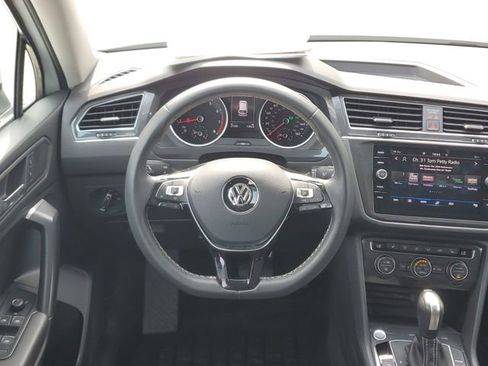 Used 2021 Volkswagen Tiguan SE AWD/4WD image 14