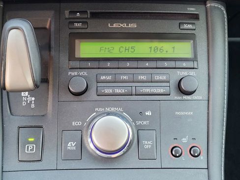 Used 2017 Lexus CT 200h image 16