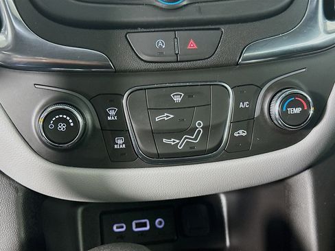 Used 2024 Chevrolet Equinox LS w/ LS Convenience Package image 23