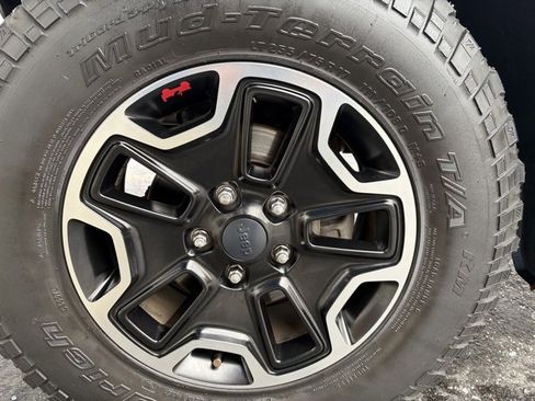 Used 2016 Jeep Wrangler Unlimited Rubicon image 9