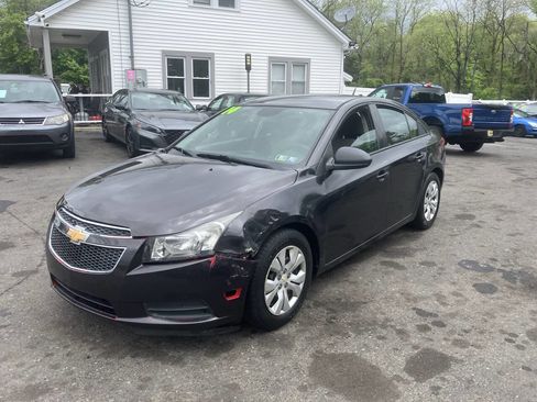 Used 2014 Chevrolet Cruze LS FWD image 3