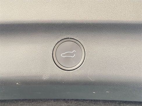 Used 2022 Tesla Model Y Long Range image 15