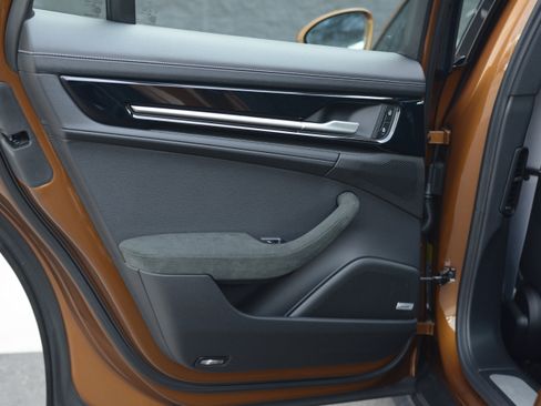 Certified 2025 Porsche Panamera 4 AWD/4WD image 24