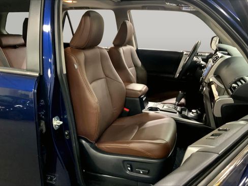 Used 2022 Toyota 4Runner Limited AWD/4WD image 9