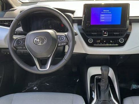 Used 2026 Toyota Corolla SE FWD image 4