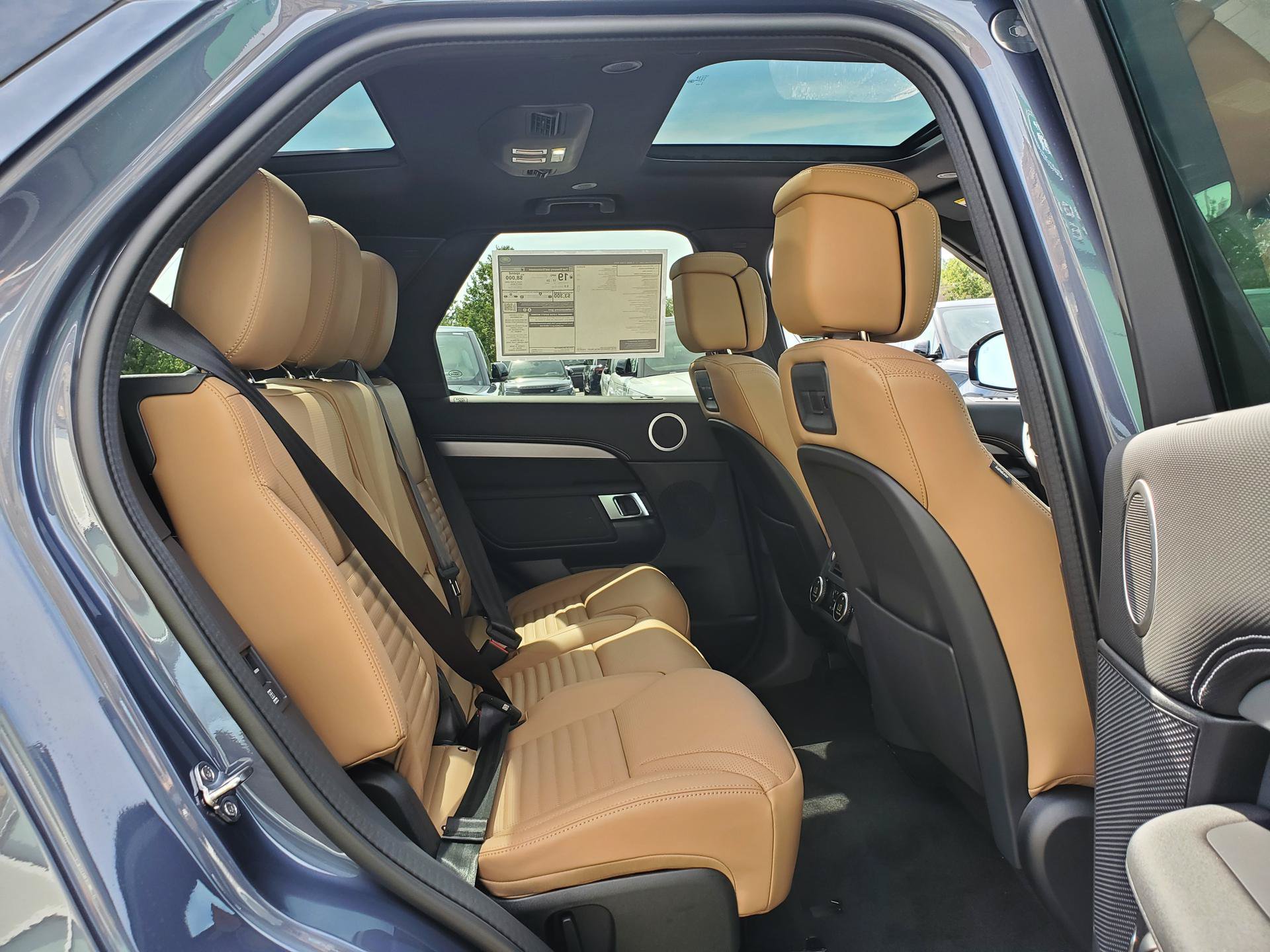 New 2026 Land Rover Discovery Limited Edition AWD/4WD image 17