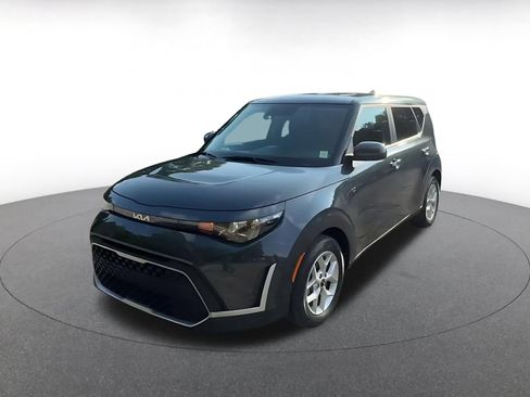 Used 2025 Kia Soul LX w/ LX Technology Package FWD image 6