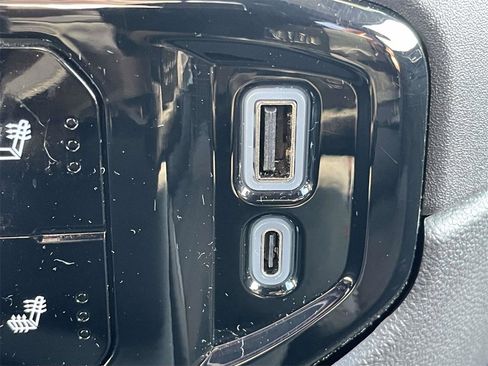 Used 2024 GMC Sierra 1500 Elevation image 23