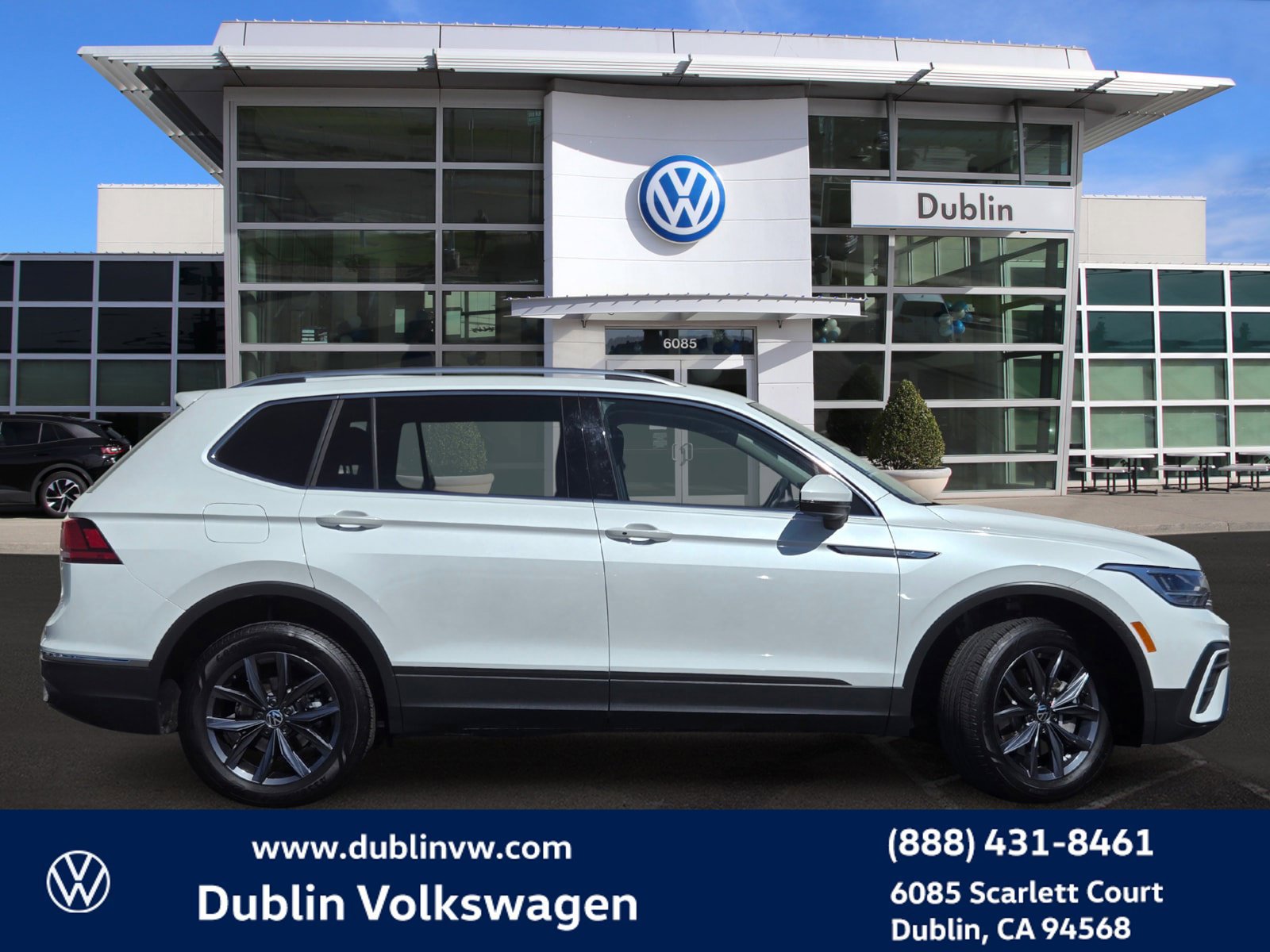 Certified 2023 Volkswagen Tiguan SE FWD image 3