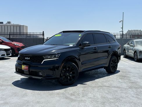Certified 2023 Kia Sorento SX FWD image 2