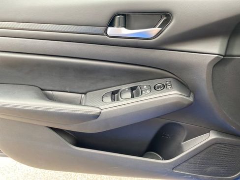 Certified 2025 Nissan Altima 2.5 SV FWD image 13