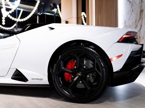 Used 2023 Lamborghini Huracan EVO image 17