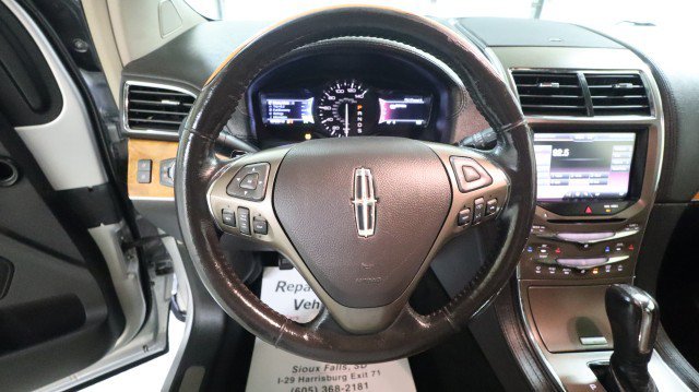 Used 2013 Lincoln MKX AWD image 19