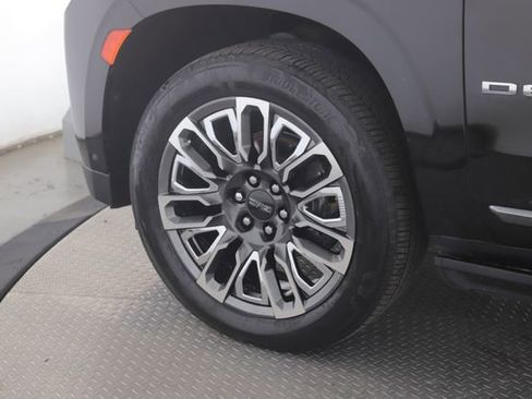 Used 2023 GMC Yukon Denali Ultimate AWD/4WD image 13