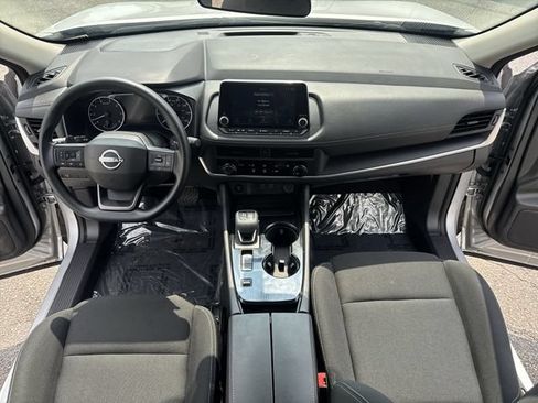 Used 2025 Nissan Rogue S FWD image 9