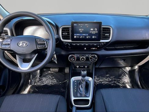 Used 2024 Hyundai Venue SE FWD image 16