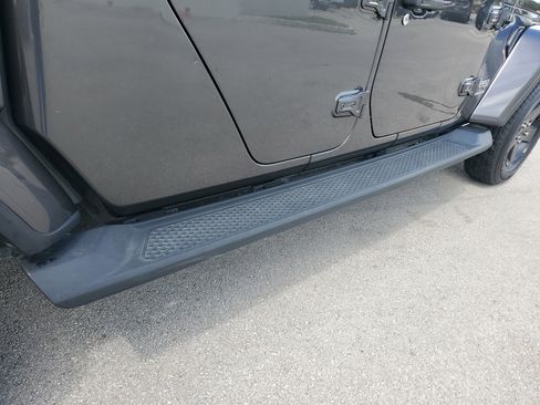 Used 2022 Jeep Gladiator Overland w/ Trailer Tow Package image 28