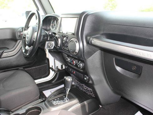Used 2018 Jeep Wrangler Unlimited Sport S AWD/4WD image 12