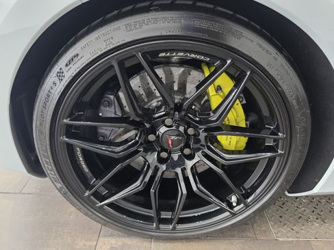 Used 2023 Chevrolet Corvette Z06 w/ Z07 Performance Package RWD image 27
