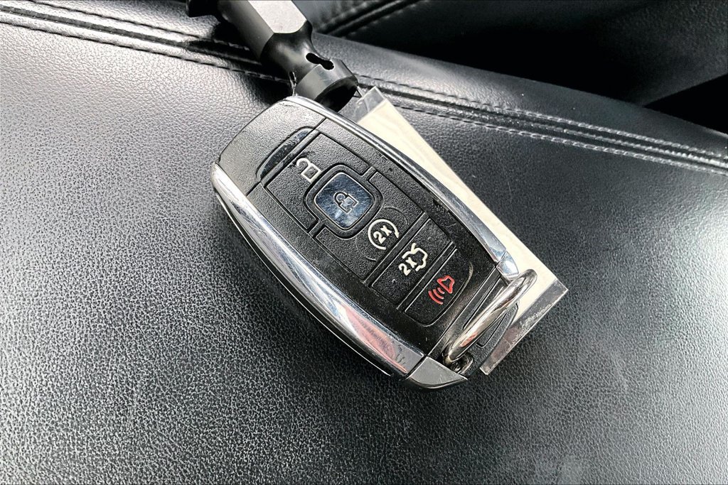 Used 2017 Lincoln MKZ Reserve FWD image 12