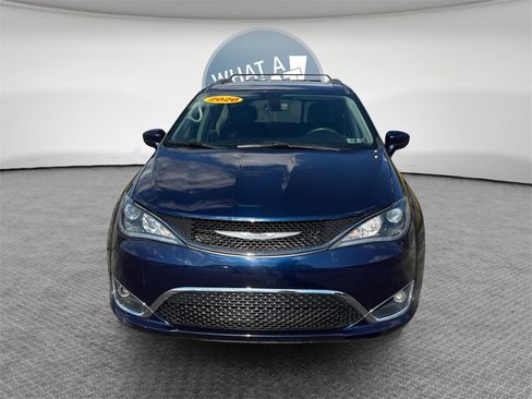 Used 2020 Chrysler Pacifica Touring-L w/ Tire & Wheel Group image 9